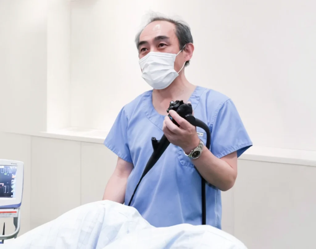 胃内視鏡検査をする医師